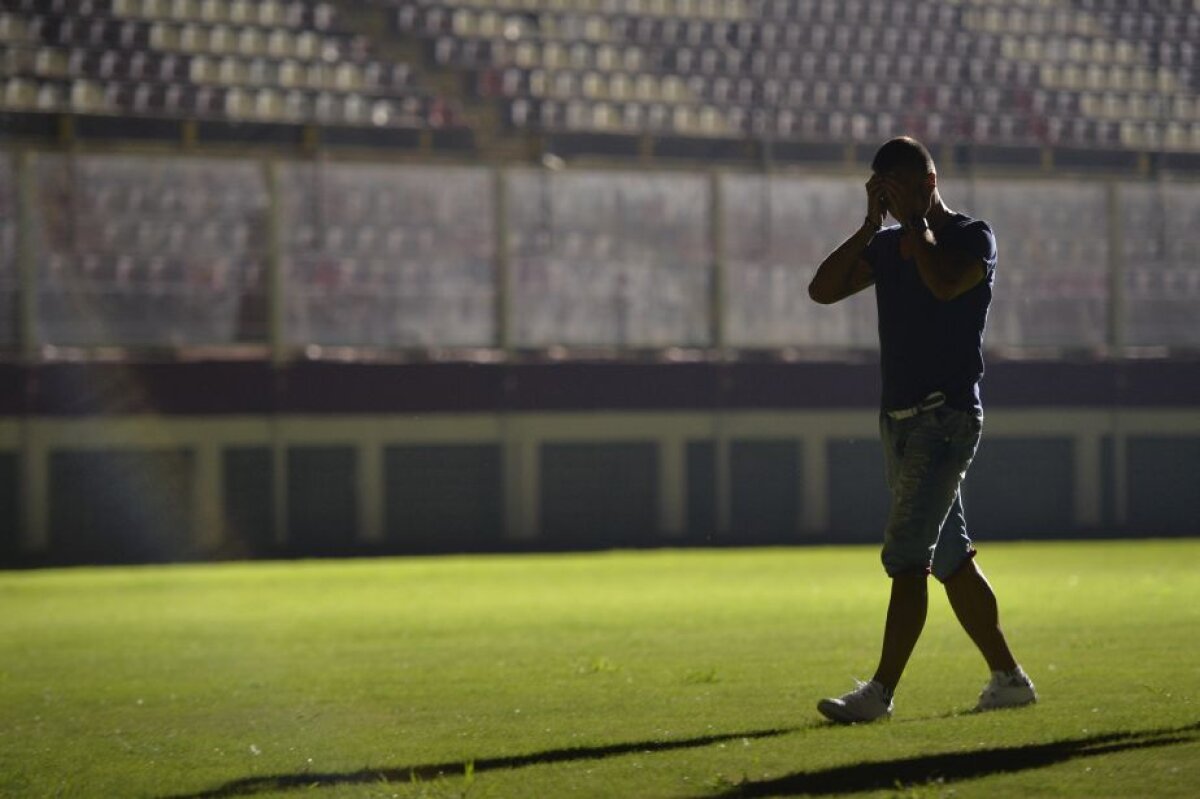 VIDEO+FOTO Surpriză emoţionantă pentru Pancu, pusă în scenă la miezul nopţii de 200 de fani » Idolul Giuleştiului a izbucnit în lacrimi