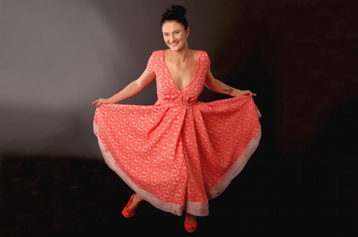 FOTO Pictorial incendiar cu pivotul de la CSM Bucuresti » Frumoasa rusoaică a pozat în ipostaze diferite