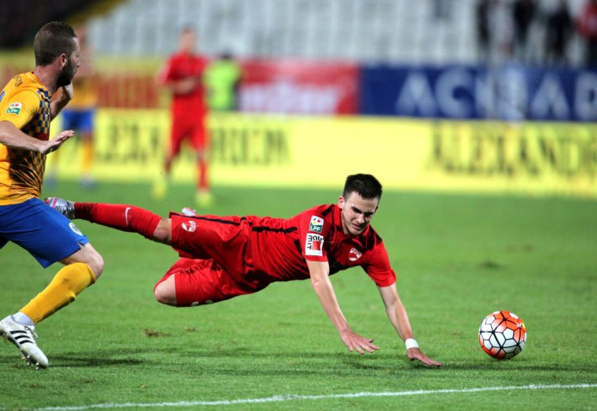 FOTO și VIDEO Atacanţii lui Dinamo şi-au făcut treaba şi au învins Petrolul, scor 2-0 » Essombe, gol la debut