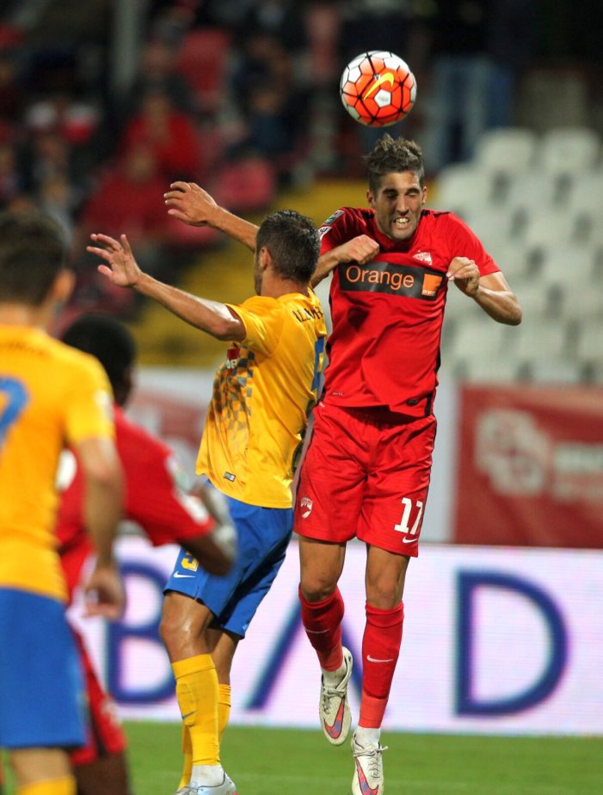 FOTO și VIDEO Atacanţii lui Dinamo şi-au făcut treaba şi au învins Petrolul, scor 2-0 » Essombe, gol la debut