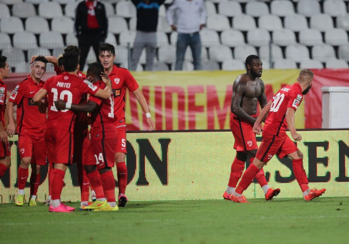 FOTO și VIDEO Atacanţii lui Dinamo şi-au făcut treaba şi au învins Petrolul, scor 2-0 » Essombe, gol la debut