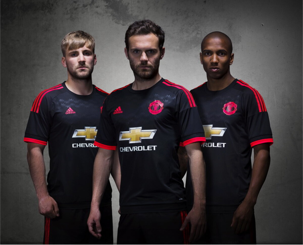 FOTO "Spark in the night" » Lansare simultană a echipamentului pentru 6 formaţii legendare