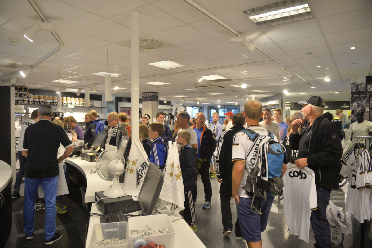 FOTO Cînd alb şi negru e plin de culoare » Atmosfera  de la Trondheim nu are nimic în comun cu modul în care trăiesc românii fotbalul