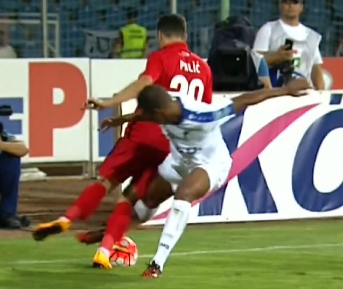 FOTO Trei penalty-uri neacordate! Seară execrabilă pentru ”centralul” de la Pandurii - Dinamo