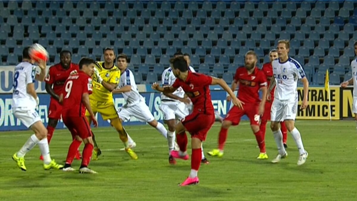 FOTO Trei penalty-uri neacordate! Seară execrabilă pentru ”centralul” de la Pandurii - Dinamo