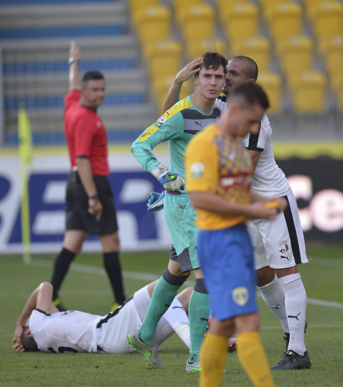 VIDEO+FOTO Norocul ține cu Astra » Petrolul pierde acasă, 0-1, după ce ratează două penalty-uri!