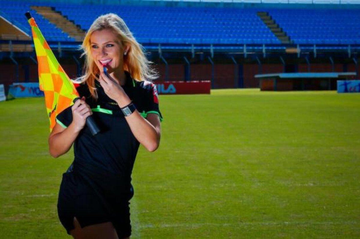 FOTO Ea este cea mai sexy arbitră! Întoarce capetele tuturor, inclusiv ale jucătorilor