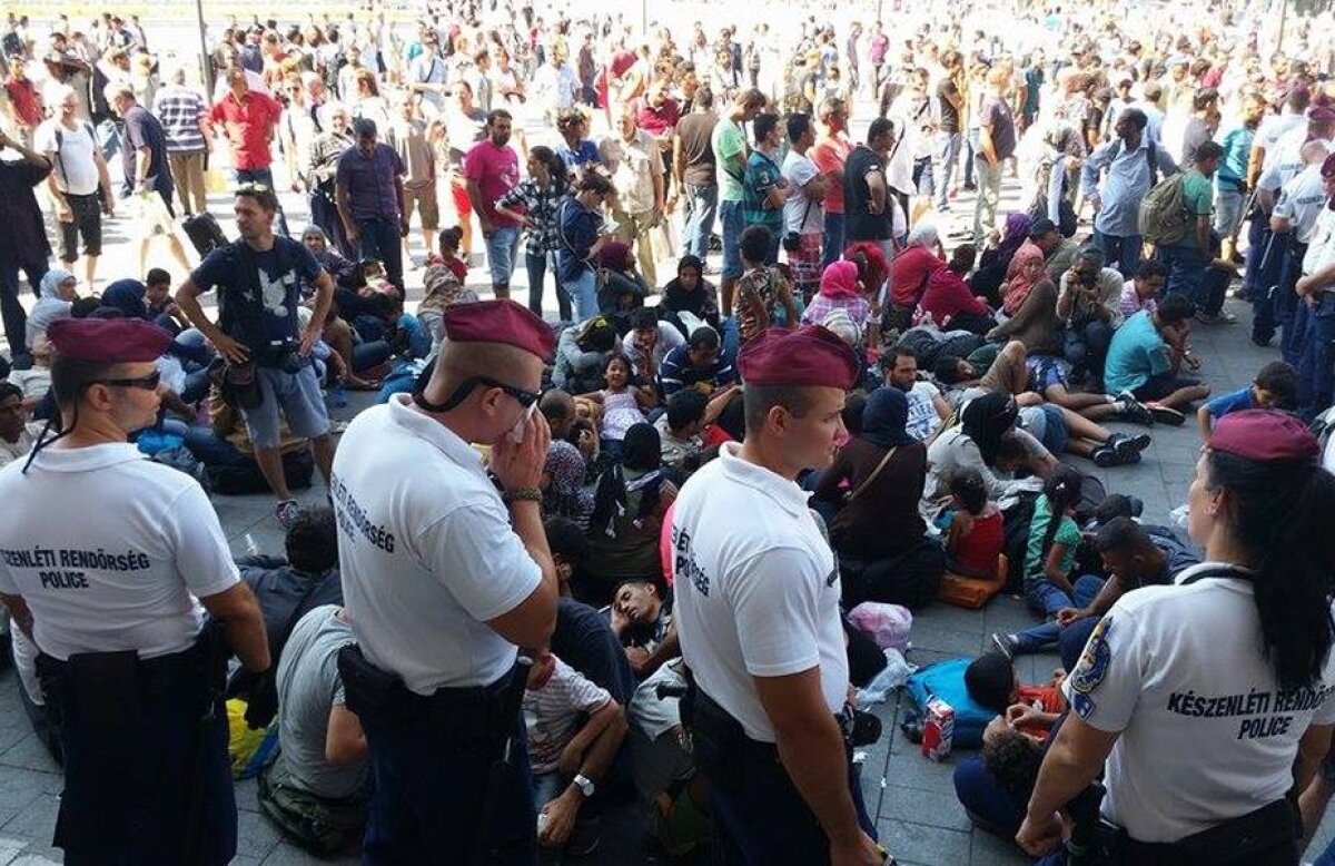 Probleme uriaşe în Ungaria » Peste 1.000 de imigranţi în Gara Internaţională din Budapesta