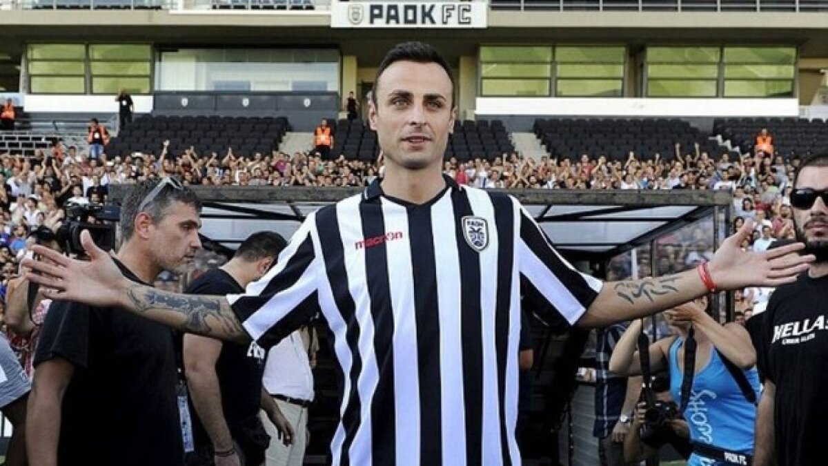 VIDEO ȘI FOTO Ce-a pierdut Marica! Nebunie maximă la prezentarea lui Berbatov la PAOK » 10.000 de fani în delir!