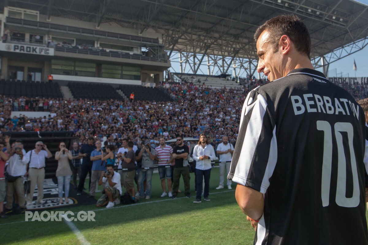 VIDEO ȘI FOTO Ce-a pierdut Marica! Nebunie maximă la prezentarea lui Berbatov la PAOK » 10.000 de fani în delir!