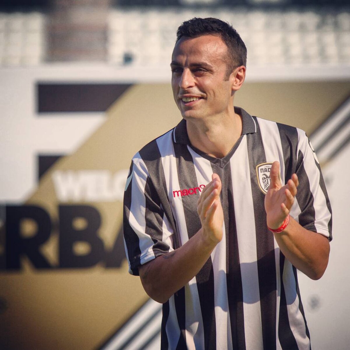 VIDEO ȘI FOTO Ce-a pierdut Marica! Nebunie maximă la prezentarea lui Berbatov la PAOK » 10.000 de fani în delir!