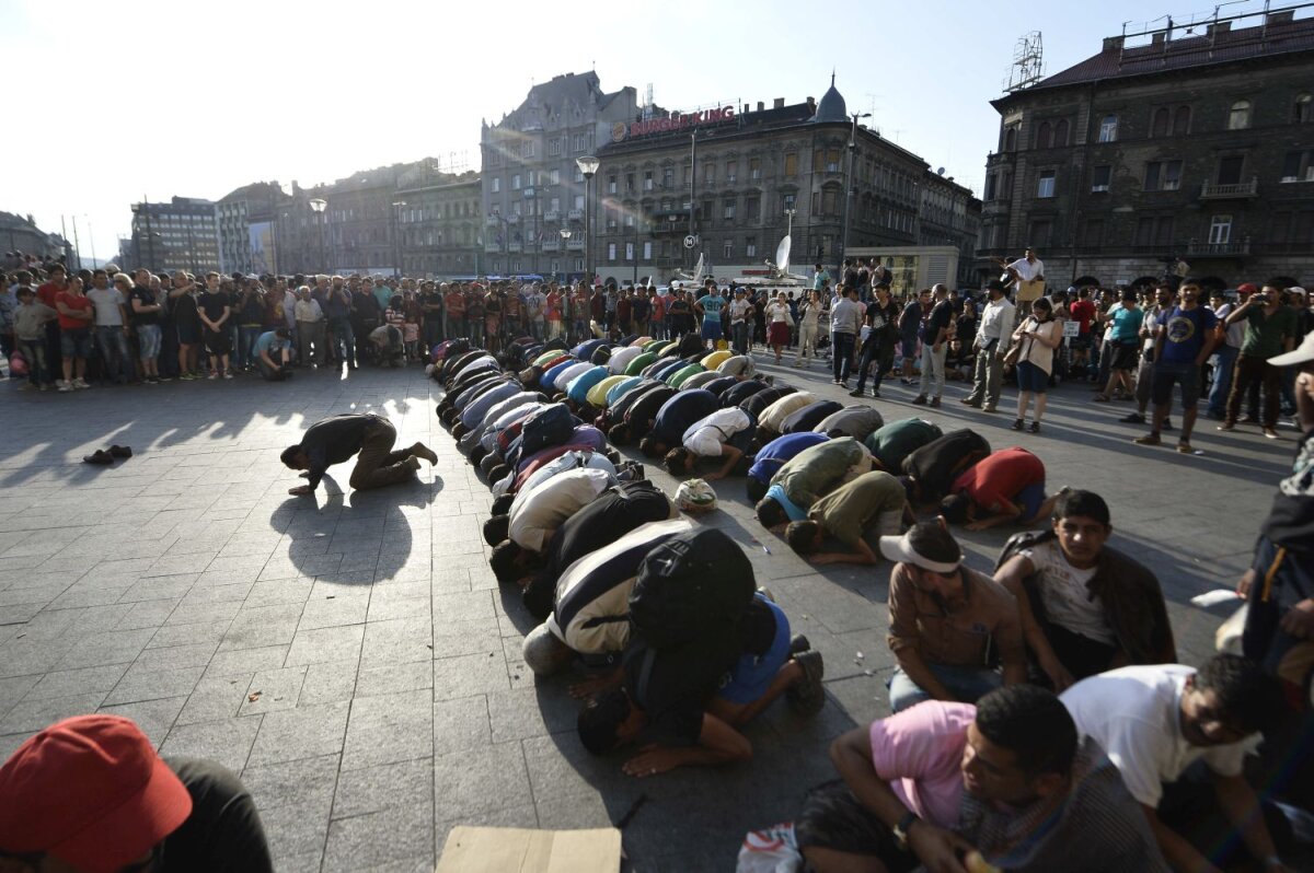 FOTO O zi şi o noapte » Gazeta a stat de miercuri după-amiaza pînă joi dimineaţa alături de refugiaţii din Budapesta