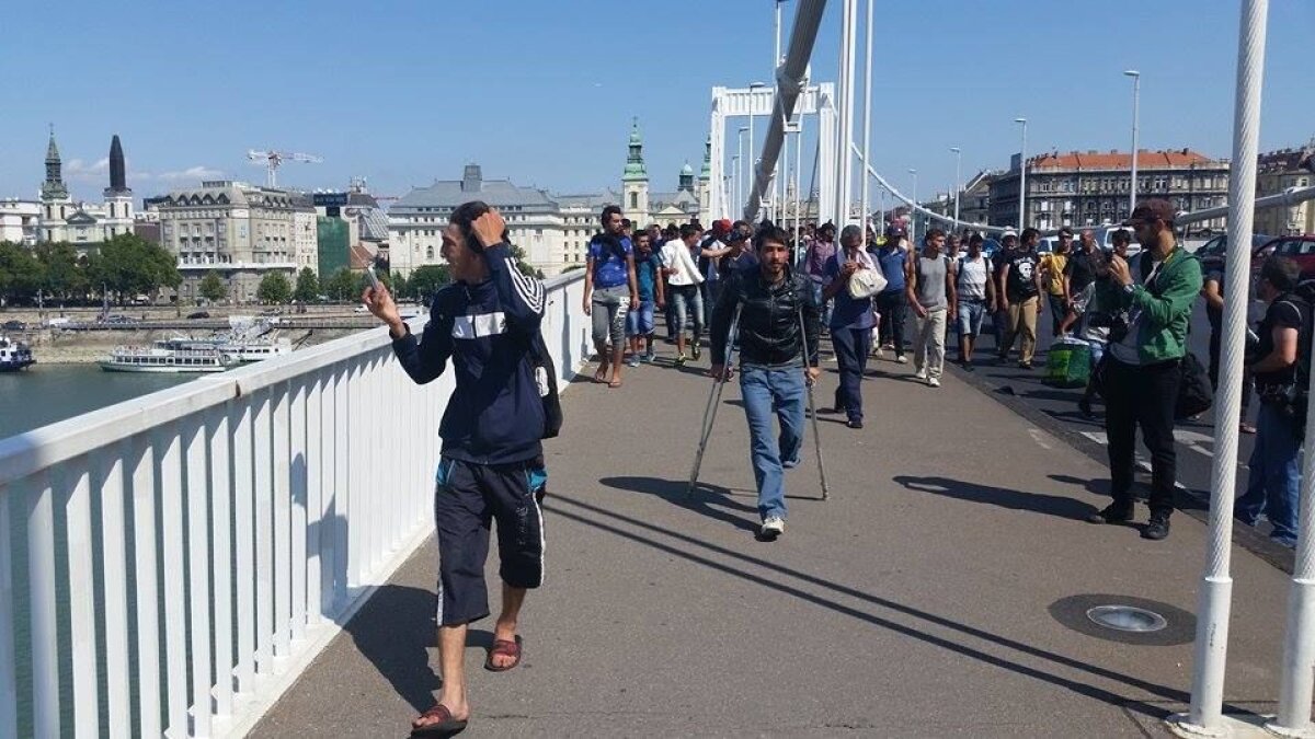 UPDATE FOTO și VIDEO Organizatorii sînt cu ochii în patru » Mai multe elicoptere survolează zona stadionului