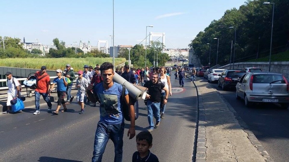 UPDATE FOTO și VIDEO Organizatorii sînt cu ochii în patru » Mai multe elicoptere survolează zona stadionului