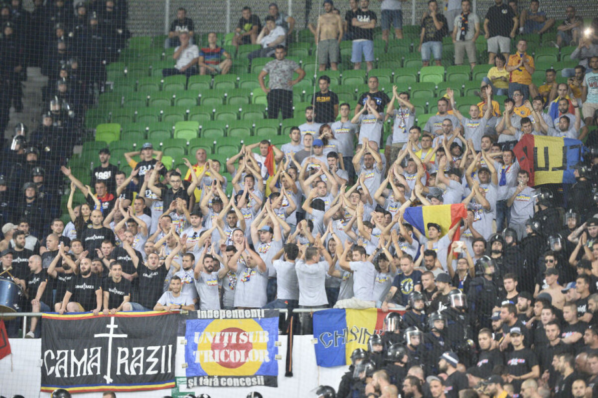 FOTO Fanii români ameninţaţi cu evacuarea! Steliştii s-au bătut cu dinamoviştii pe stadion