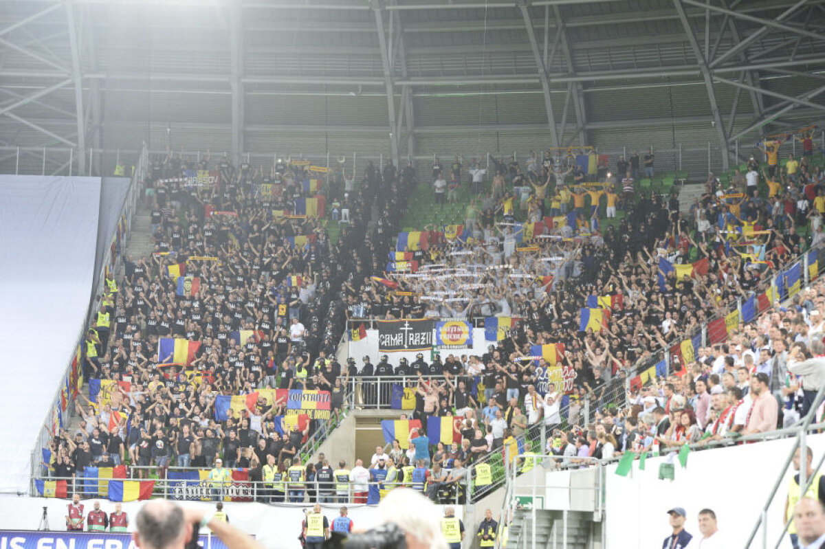 FOTO Fanii români ameninţaţi cu evacuarea! Steliştii s-au bătut cu dinamoviştii pe stadion