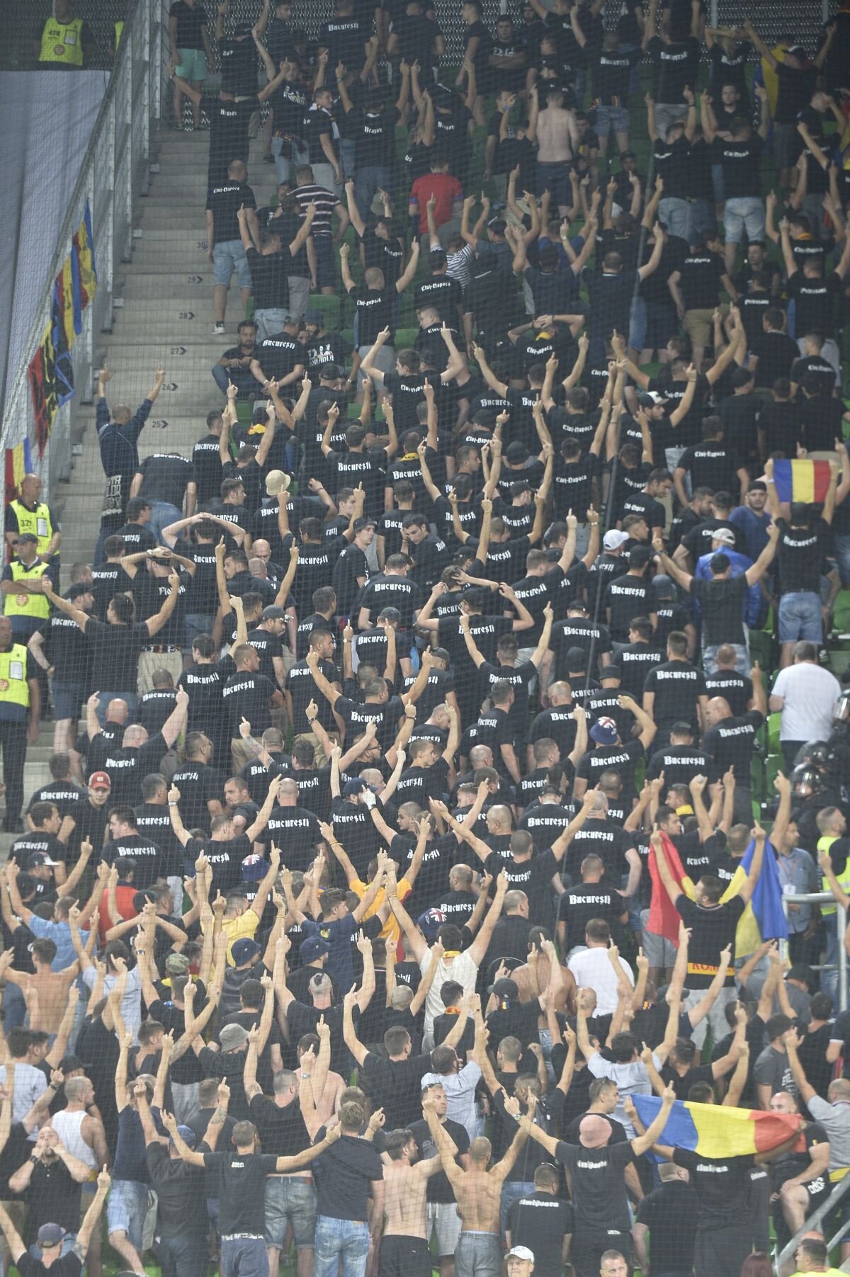 FOTO Gazdele n-au fost primitoare cu românii » Ofensivă în roşu, alb şi verde