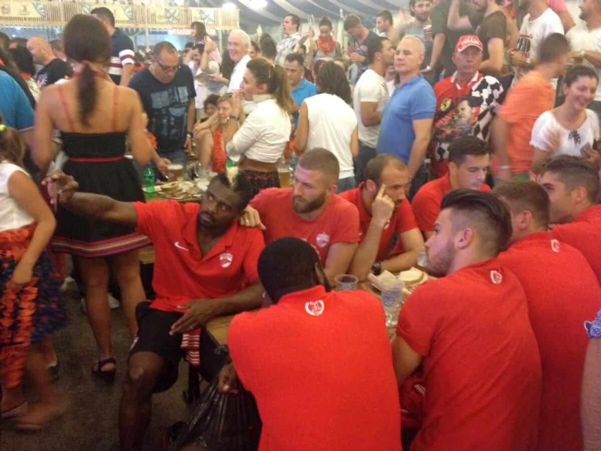 GALERIE FOTO Cum s-au distrat dinamoviștii la Oktoberfest: "Sus paharul pentru titlu!"