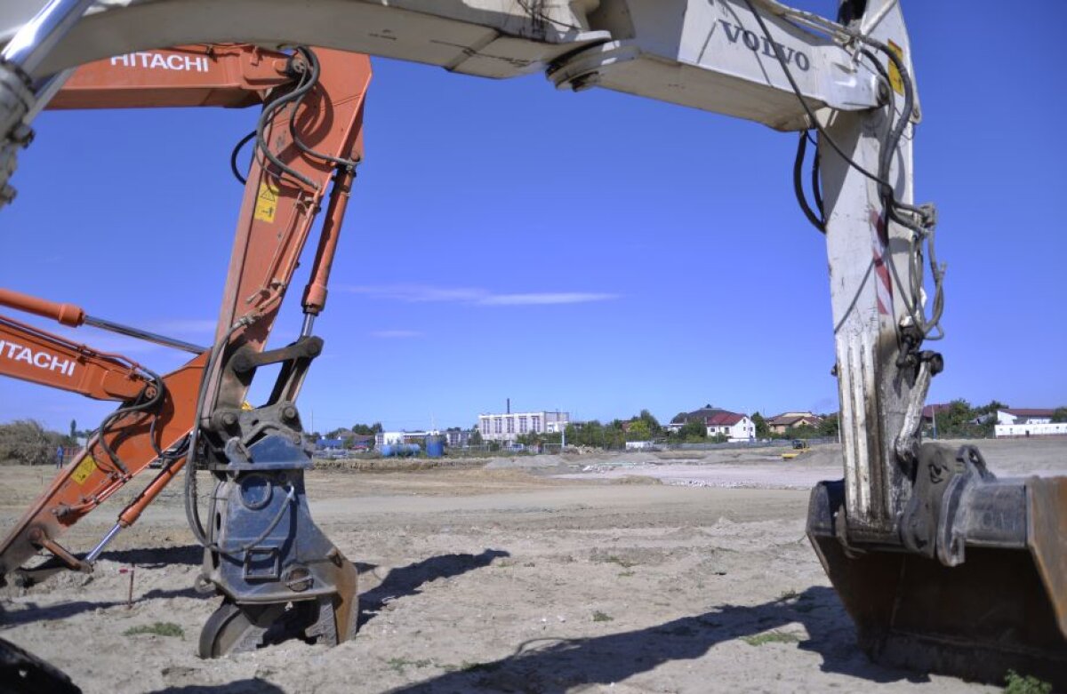 GALERIE FOTO Start! A început oficial ridicarea noii arene din Craiova: "OZN-ul aterizează pe 21 noiembrie"