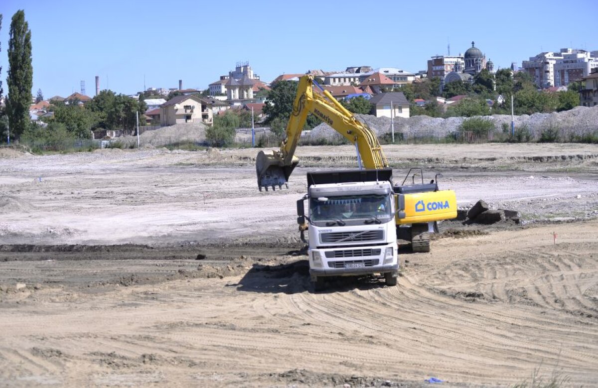 GALERIE FOTO Start! A început oficial ridicarea noii arene din Craiova: "OZN-ul aterizează pe 21 noiembrie"
