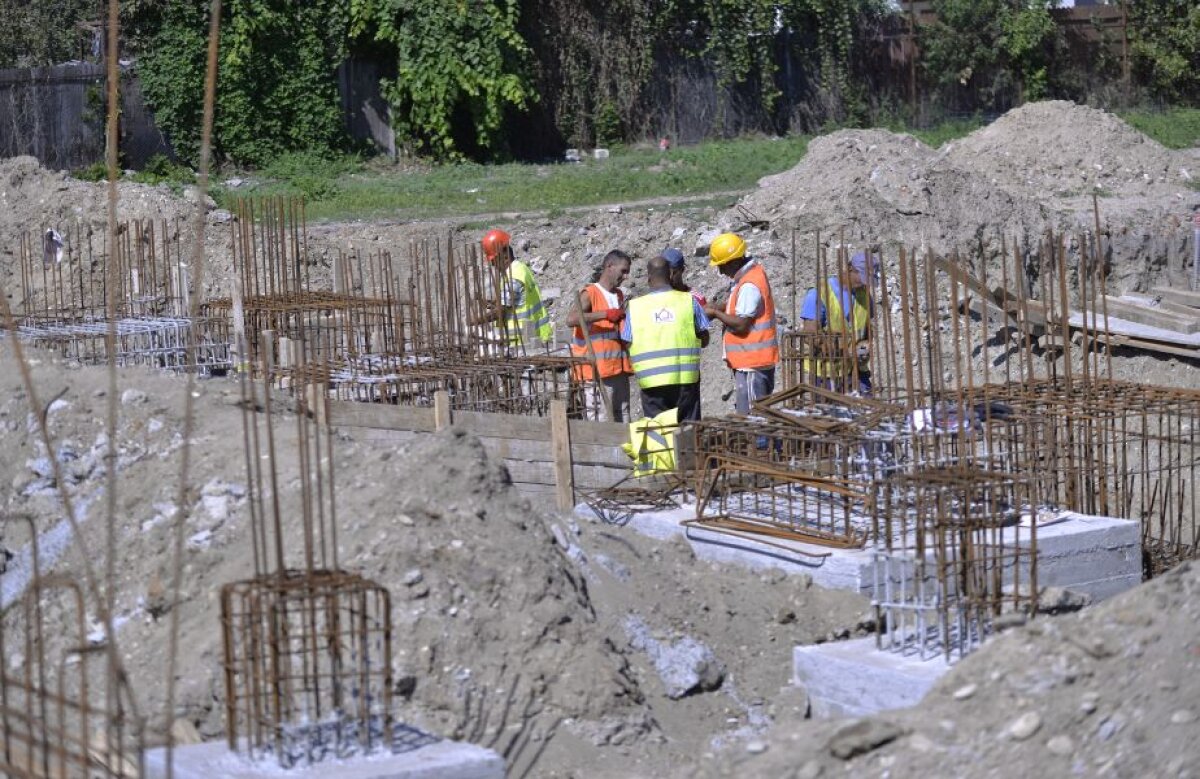 GALERIE FOTO Start! A început oficial ridicarea noii arene din Craiova: "OZN-ul aterizează pe 21 noiembrie"