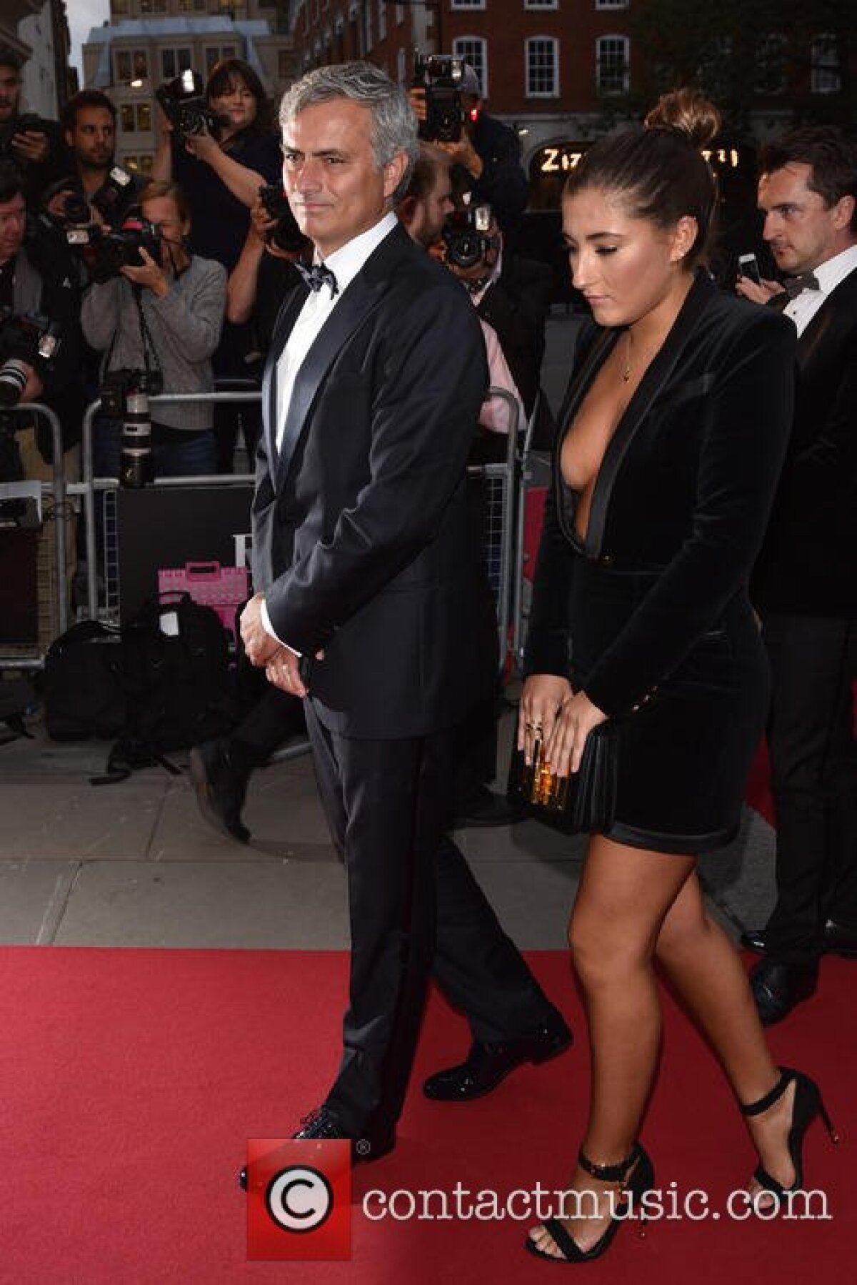 FOTO & VIDEO Mourinho, însoțit de fiica sa Matilde la un eveniment » Tînăra de 18 ani a atras toate privirile cu un decolteu îndrăzneț