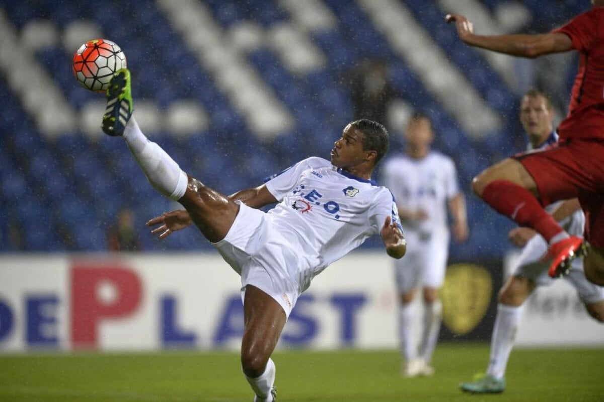 VIDEO și FOTO Dinamo elimină Pandurii din Cupa Ligii, scor 2-0, și poate întîlni Steaua în turul următor