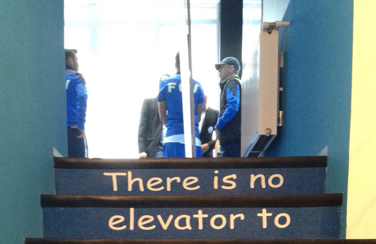 Metodă inedită prin care Hagi îşi motivează puştii înainte de meciuri: "Nu există lift, urcaţi pe scări!"