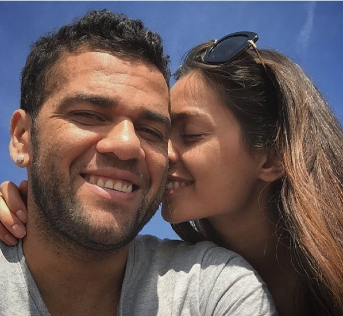 GALERIE FOTO Formele care l-au adus în formă » Un supermodel de 22 de ani este secretul lui Dani Alves