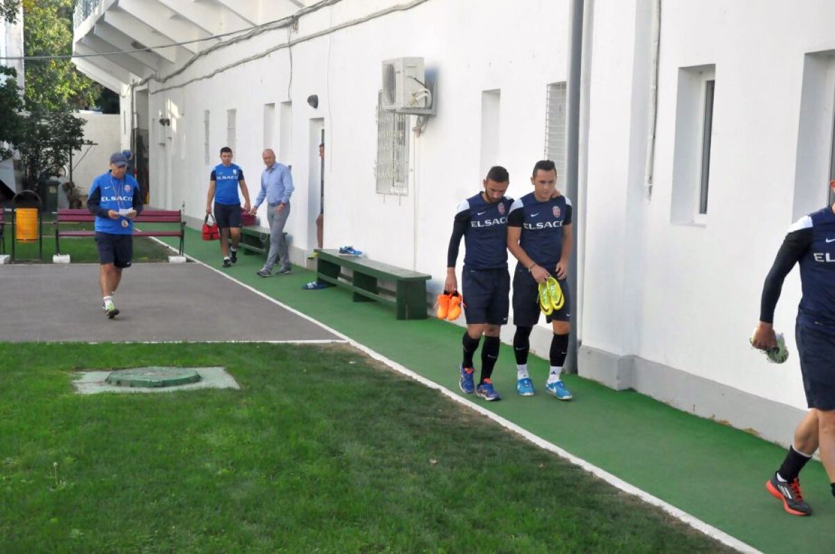 FOTO E oficial! Leo Grozavu și-a luat la revedere de la foștii elevi » Cine a condus antrenamentul de azi