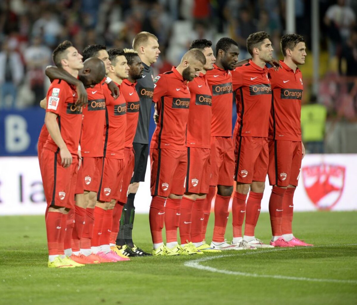 VIDEO+FOTO A căzut reduta lui Rednic! Dinamo pierde pentru prima oară în acest sezon, 0-2 cu CFR Cluj, meci pe care l-a terminat în opt jucători