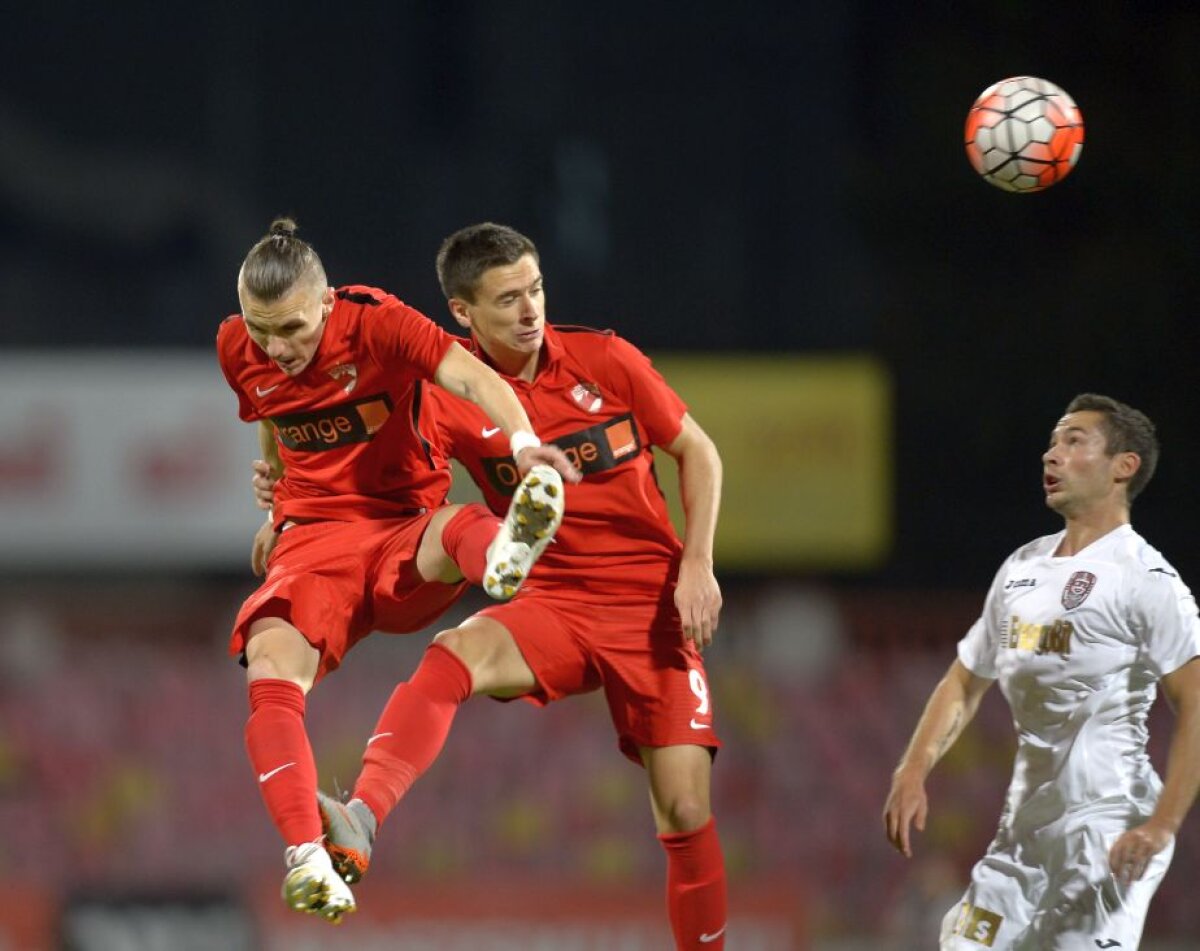 VIDEO+FOTO A căzut reduta lui Rednic! Dinamo pierde pentru prima oară în acest sezon, 0-2 cu CFR Cluj, meci pe care l-a terminat în opt jucători