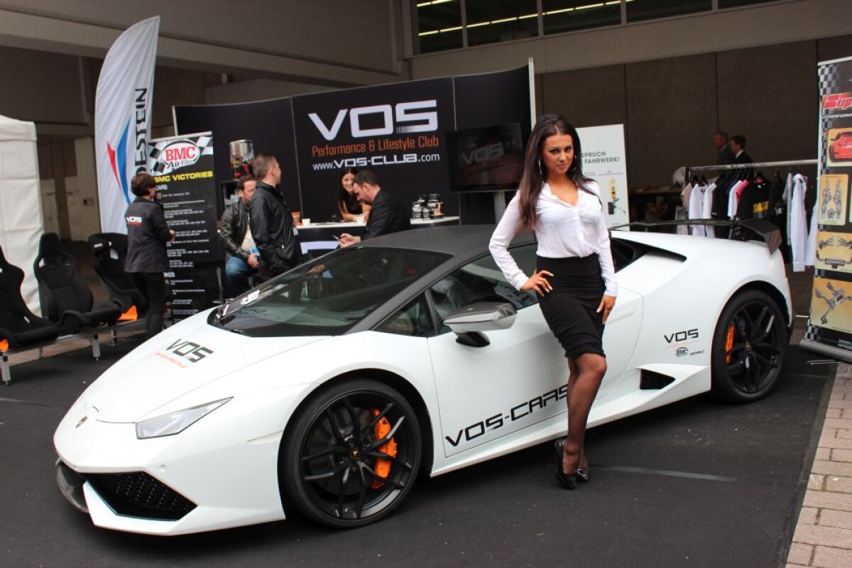 CORESPONDENȚĂ GSP » Motoare puternice și femei frumoase » O galerie foto spectaculoasă de la Salonul Auto de la Frankfurt