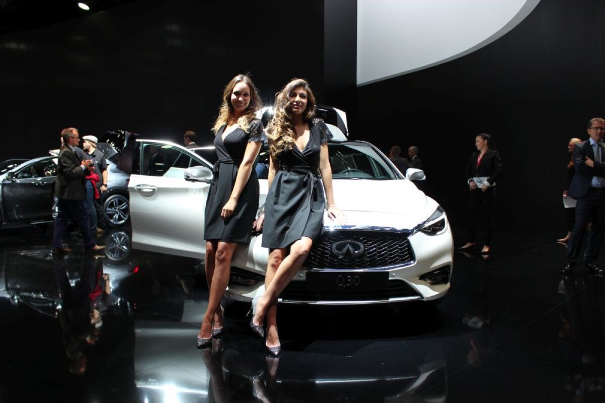 CORESPONDENȚĂ GSP » Motoare puternice și femei frumoase » O galerie foto spectaculoasă de la Salonul Auto de la Frankfurt