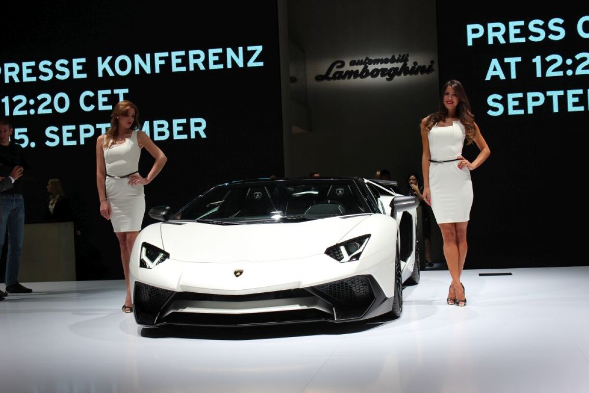 CORESPONDENȚĂ GSP » Motoare puternice și femei frumoase » O galerie foto spectaculoasă de la Salonul Auto de la Frankfurt