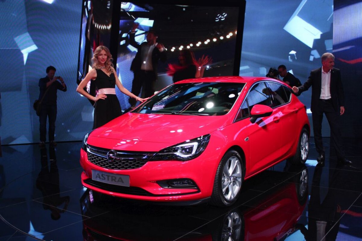 CORESPONDENȚĂ GSP » Motoare puternice și femei frumoase » O galerie foto spectaculoasă de la Salonul Auto de la Frankfurt