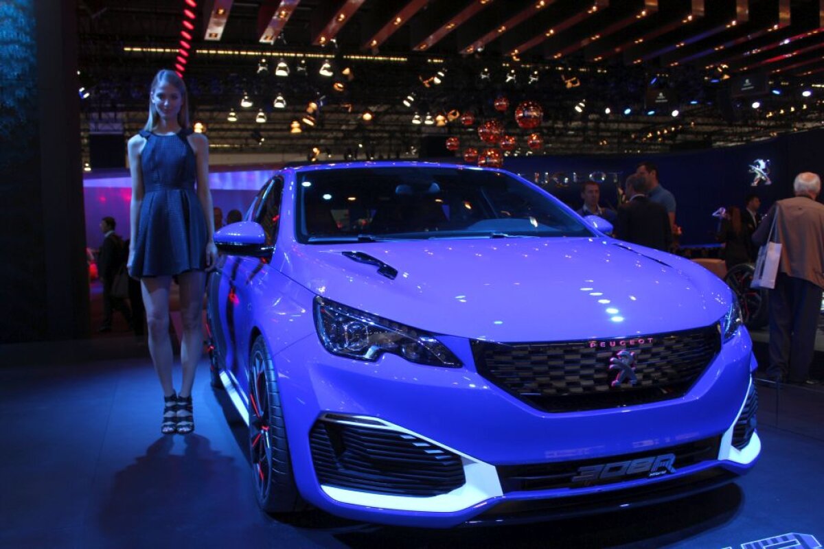 CORESPONDENȚĂ GSP » Motoare puternice și femei frumoase » O galerie foto spectaculoasă de la Salonul Auto de la Frankfurt