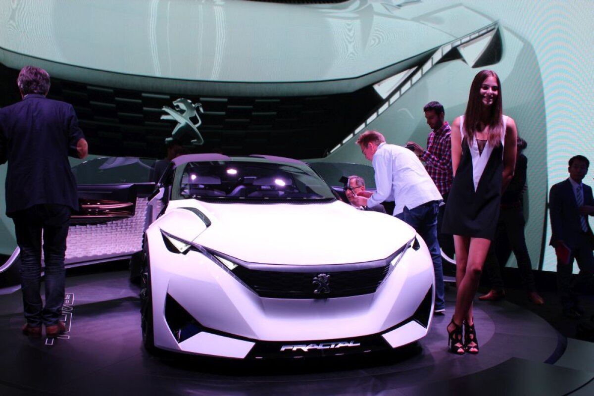 CORESPONDENȚĂ GSP » Motoare puternice și femei frumoase » O galerie foto spectaculoasă de la Salonul Auto de la Frankfurt