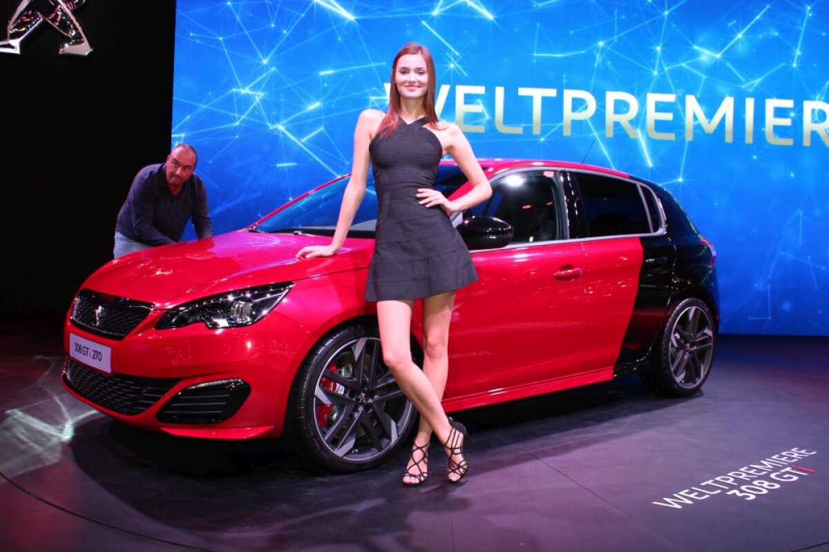 CORESPONDENȚĂ GSP » Motoare puternice și femei frumoase » O galerie foto spectaculoasă de la Salonul Auto de la Frankfurt