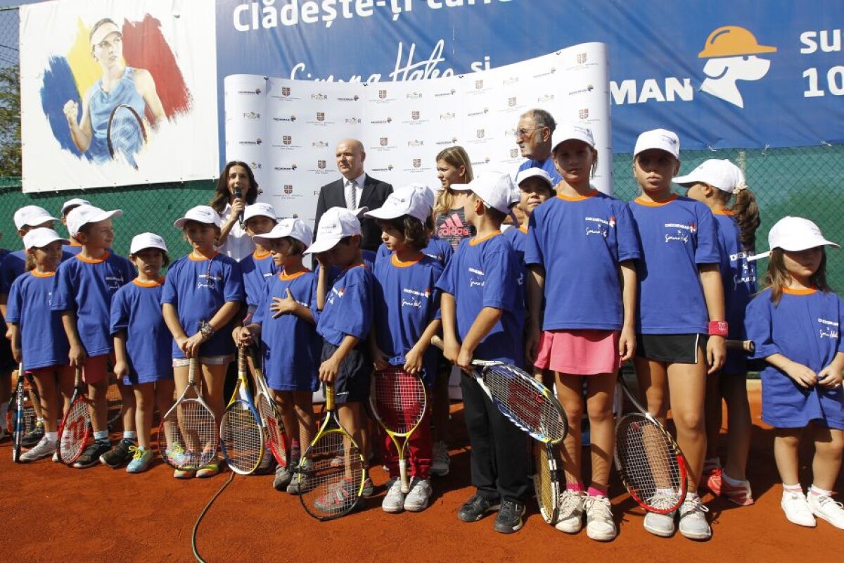 FOTO Halep și Țiriac s-au întîlnit la inaugurarea a două terenuri de tenis! Fostul mare tenismen s-a ținut de glume: "Să mă anunți atunci" :)