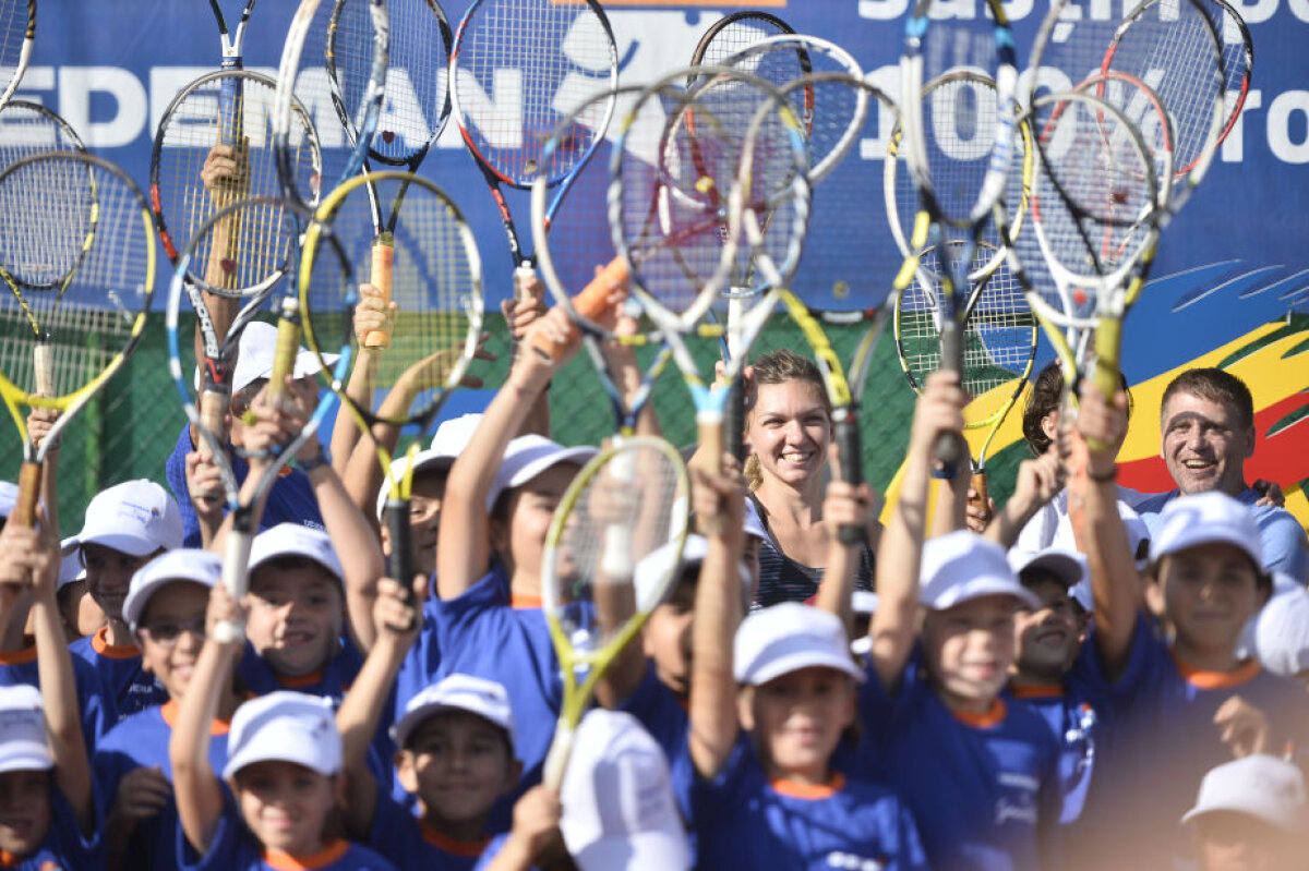 Zîmbete printre copii » Simona Halep a participat ieri la inaugurarea a două terenuri de zgură în cadrul complexului sportiv "Ion Ţiriac"