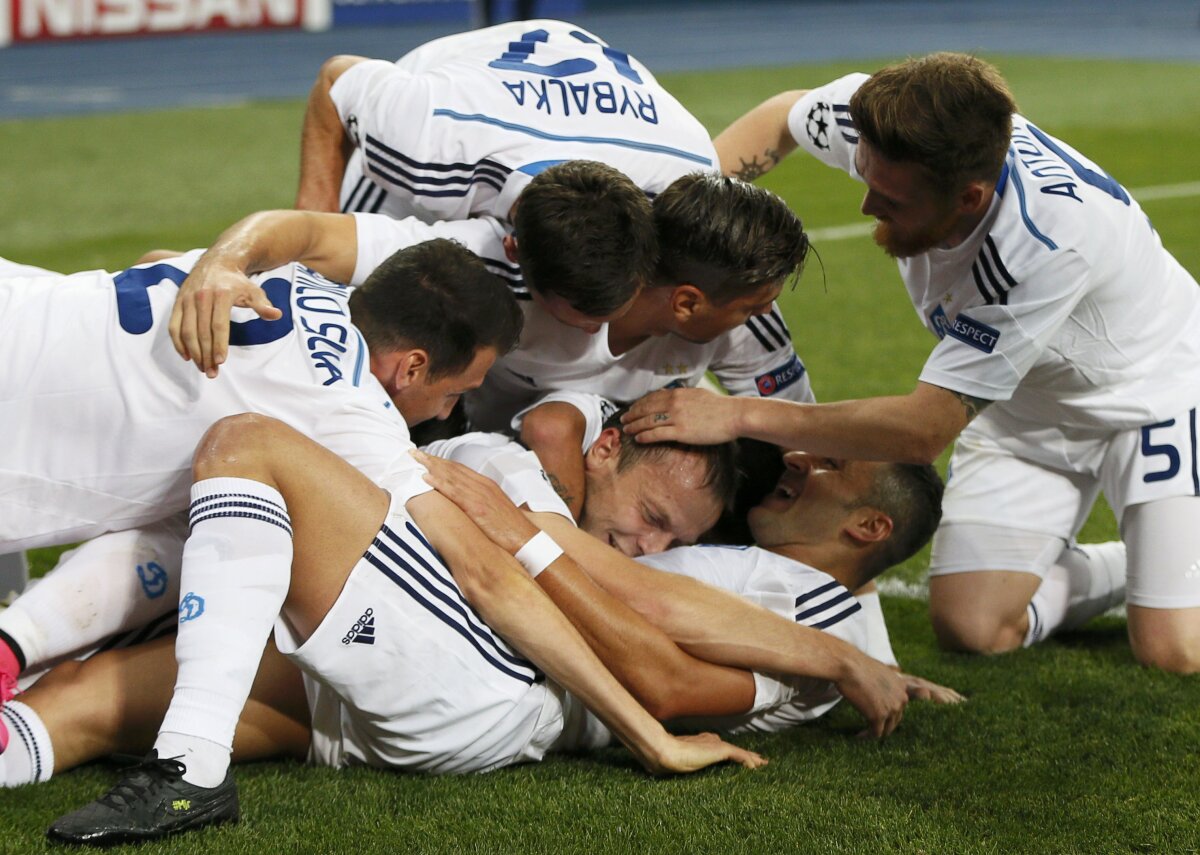 VIDEO + FOTO Seara surprizelor în UEFA Champions League! Arsenal și Valencia făcute KO de Dinamo Zagreb și Zenit! Pas greșit și pentru Barcelona