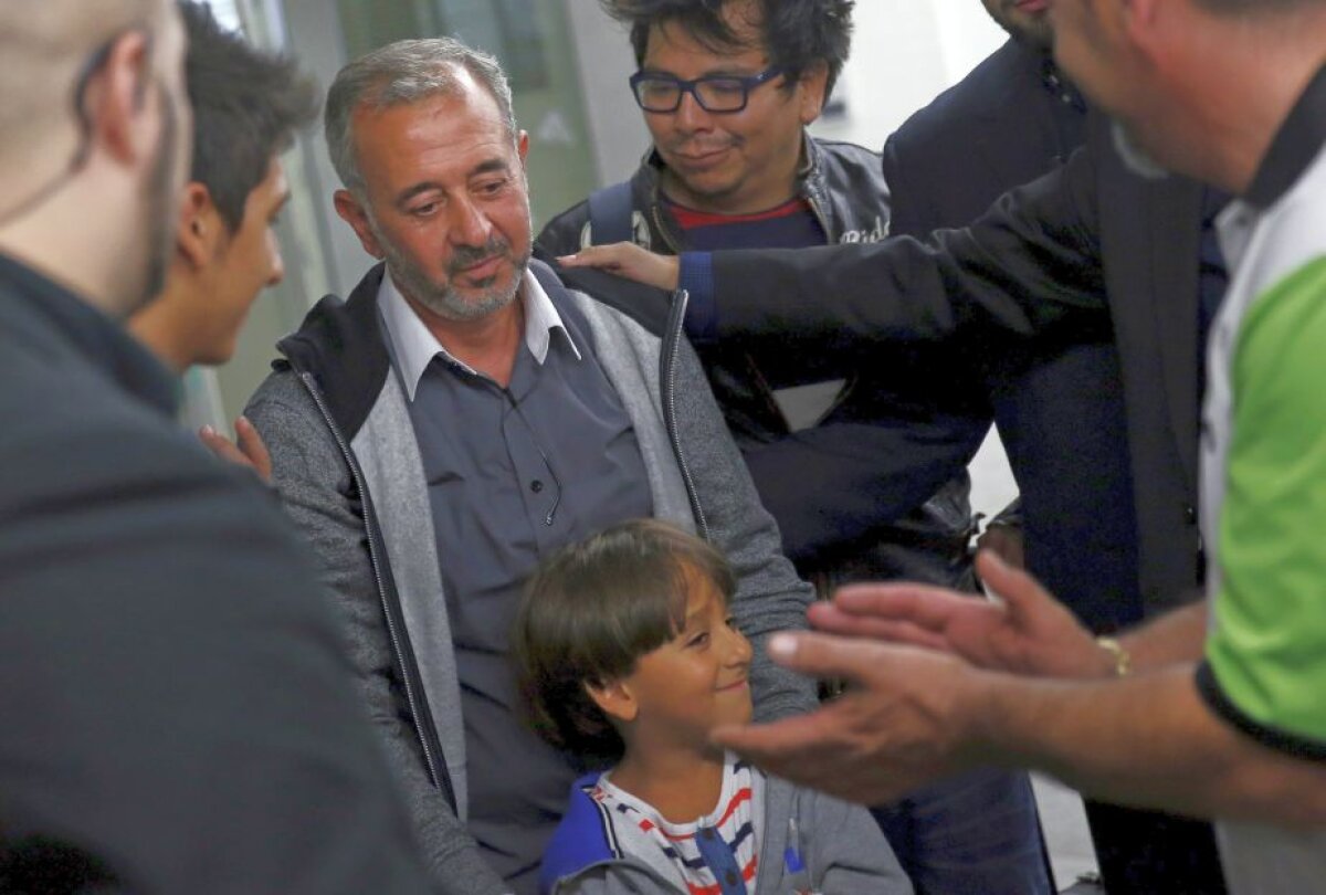 GALERIE FOTO Refugiatul sirian trîntit de jurnalista maghiară a ajuns în Spania » Va fi antrenor la Getafe