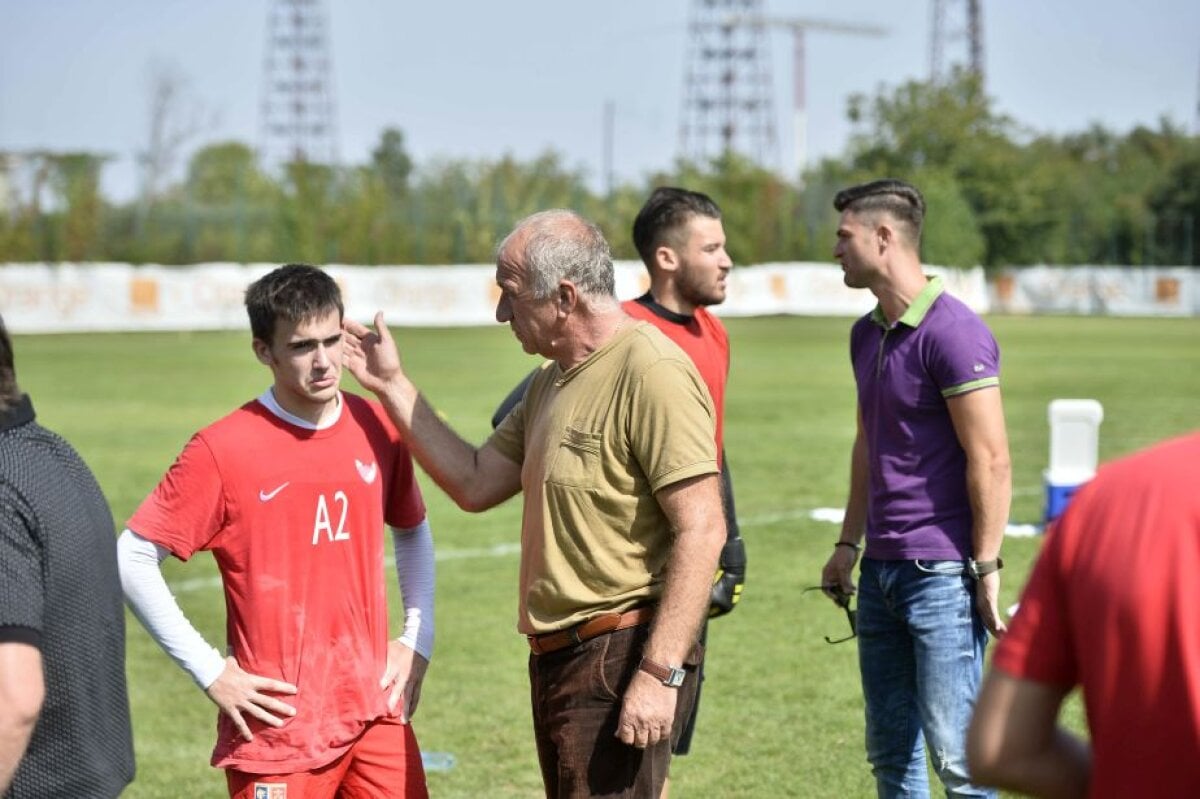 GALERIE FOTO Legendele lui Dinamo și-au făcut apariția în cantonamentul "cîinilor"