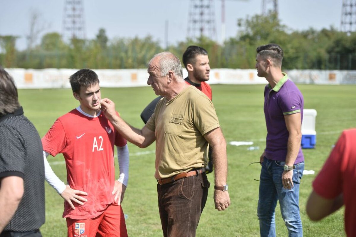 GALERIE FOTO Legendele lui Dinamo și-au făcut apariția în cantonamentul "cîinilor"