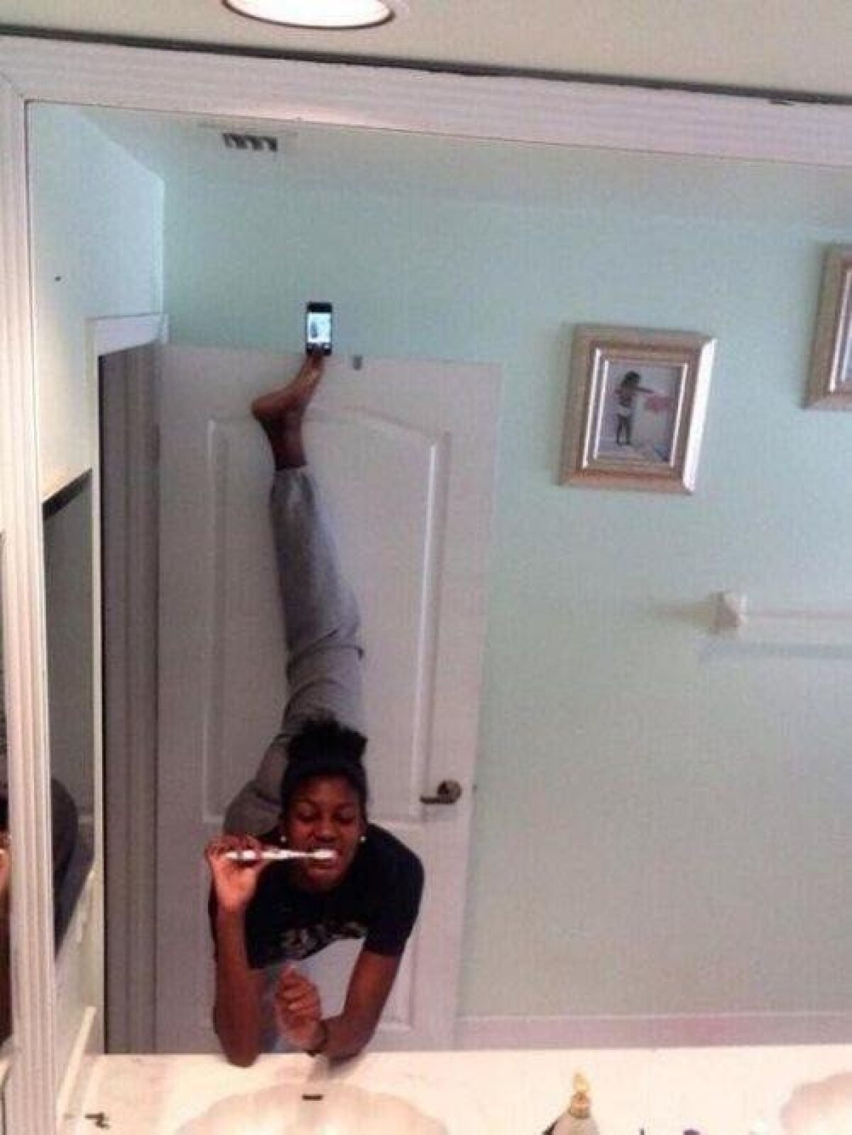 FOTO Top 10 cele mai penibile selfie-uri din lume
