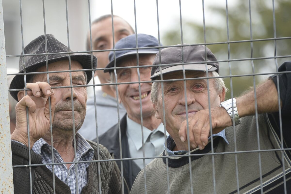 FOTO Fotbal în comuna lui Bucă și Desculțu » Unirea Brînceni a strîns la 0-5 cu Astra tot atîția spectatori cîți a avut Steaua cu Chiajna pe Arena Națională 