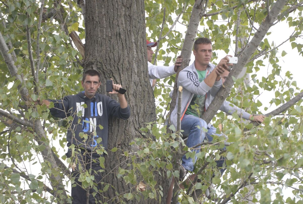 FOTO Fotbal în comuna lui Bucă și Desculțu » Unirea Brînceni a strîns la 0-5 cu Astra tot atîția spectatori cîți a avut Steaua cu Chiajna pe Arena Națională 