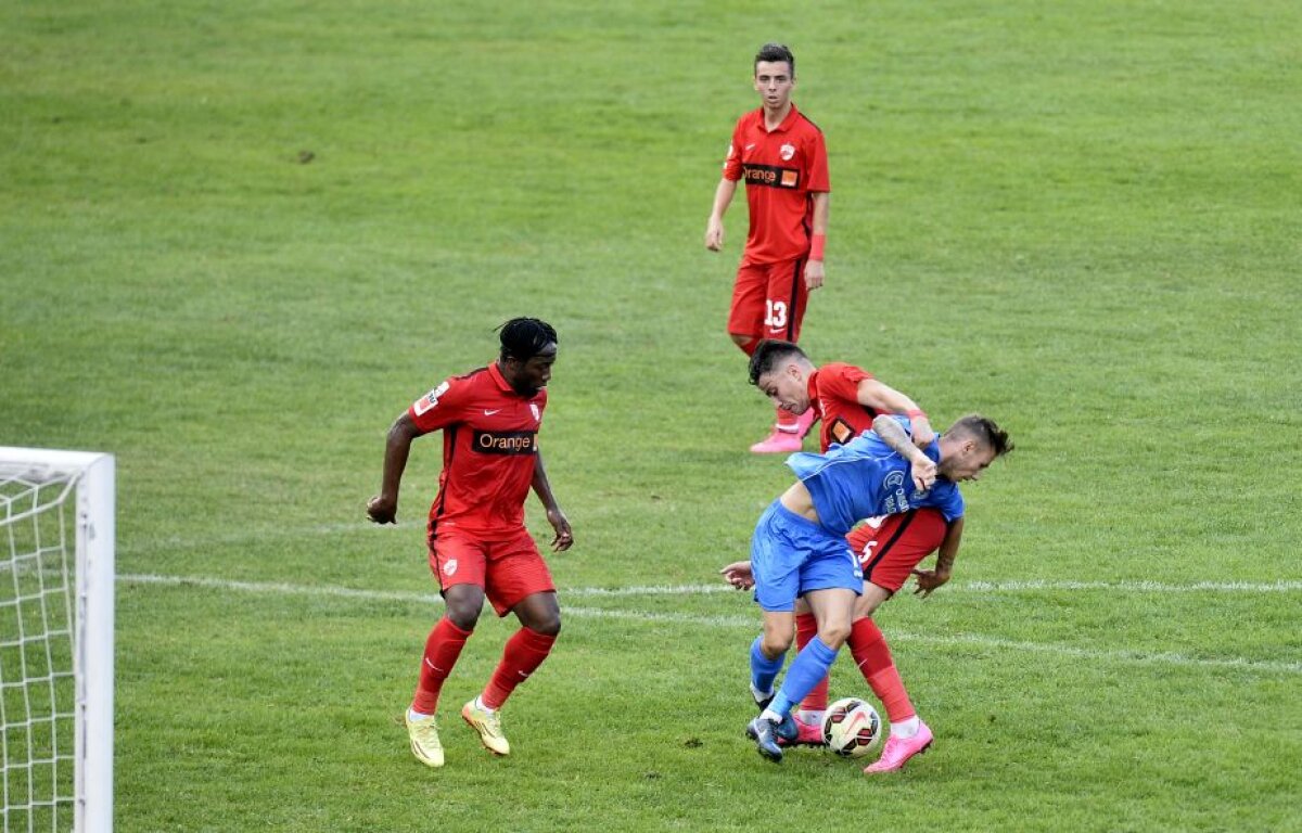 VIDEO + FOTO  Gnoh3r3 » Atacantul adus de Rednic a marcat de 3 ori și a calificat-o pe Dinamo în "optimi" după 3-2 cu Dacia Unirea Brăila