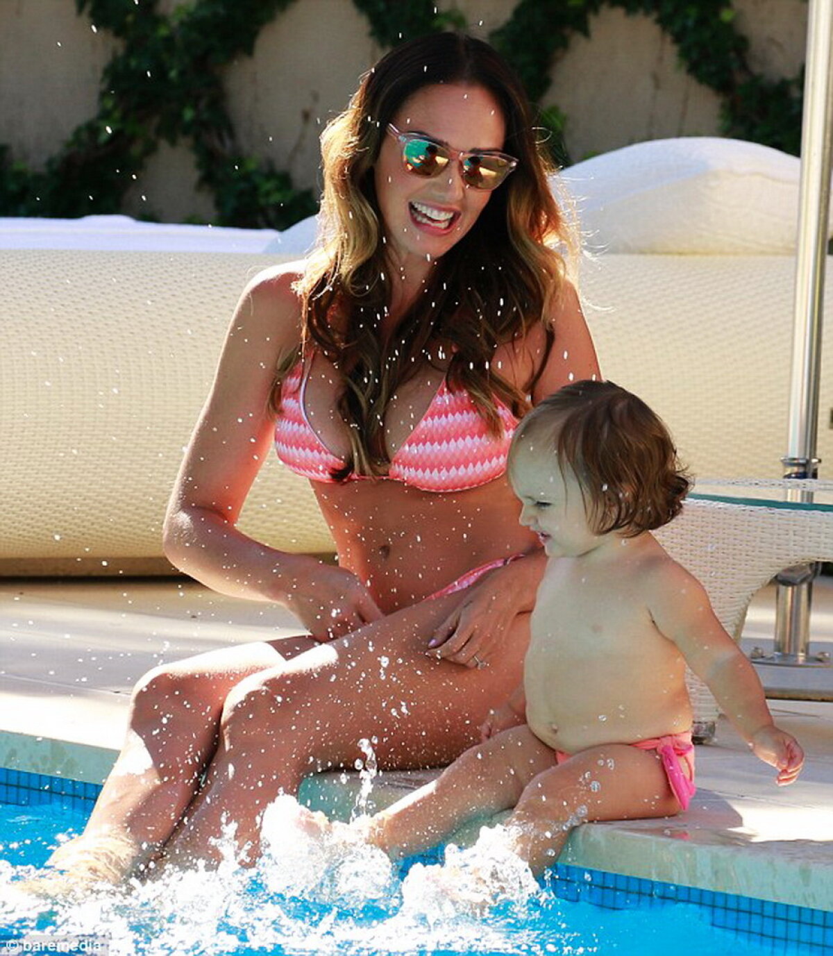 FOTO » Sînii ei sunt mortali! Uite cum arată Tamara Ecclestone la cîteva luni după ce a născut